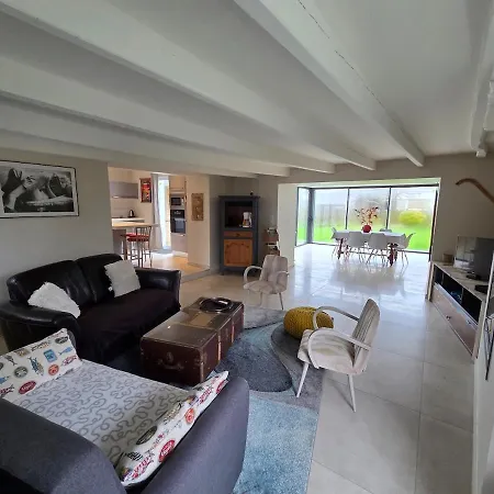 Villa House For 6 People With Garden, Close To Beaches *