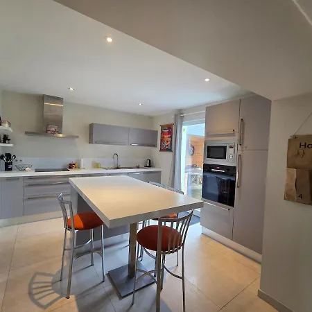 Villa House For 6 People With Garden, Close To Beaches Saint-Molf